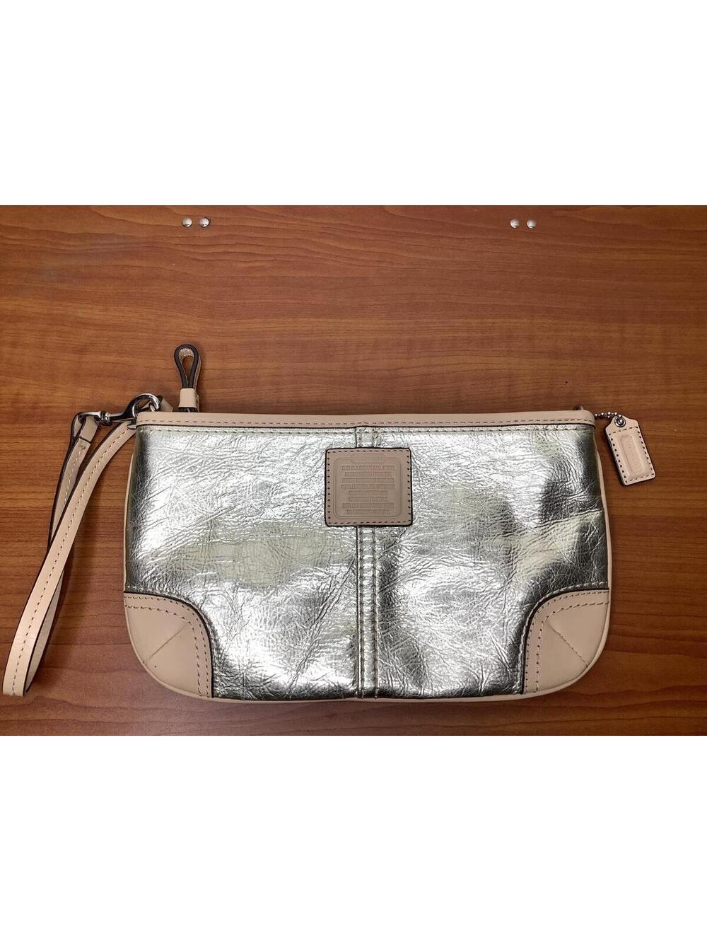 < Coach XL Large Metallic Silver and Cream Beige Leather Wristlet > - Picture 3 of 8